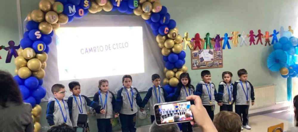 Cambio de ciclo Kinder Colegio bautista Concepción